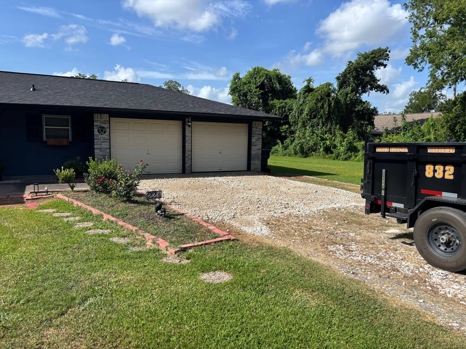 Gallery photos for Gravel Driveway Touch-Up Done Right in Brazoria: Image #2